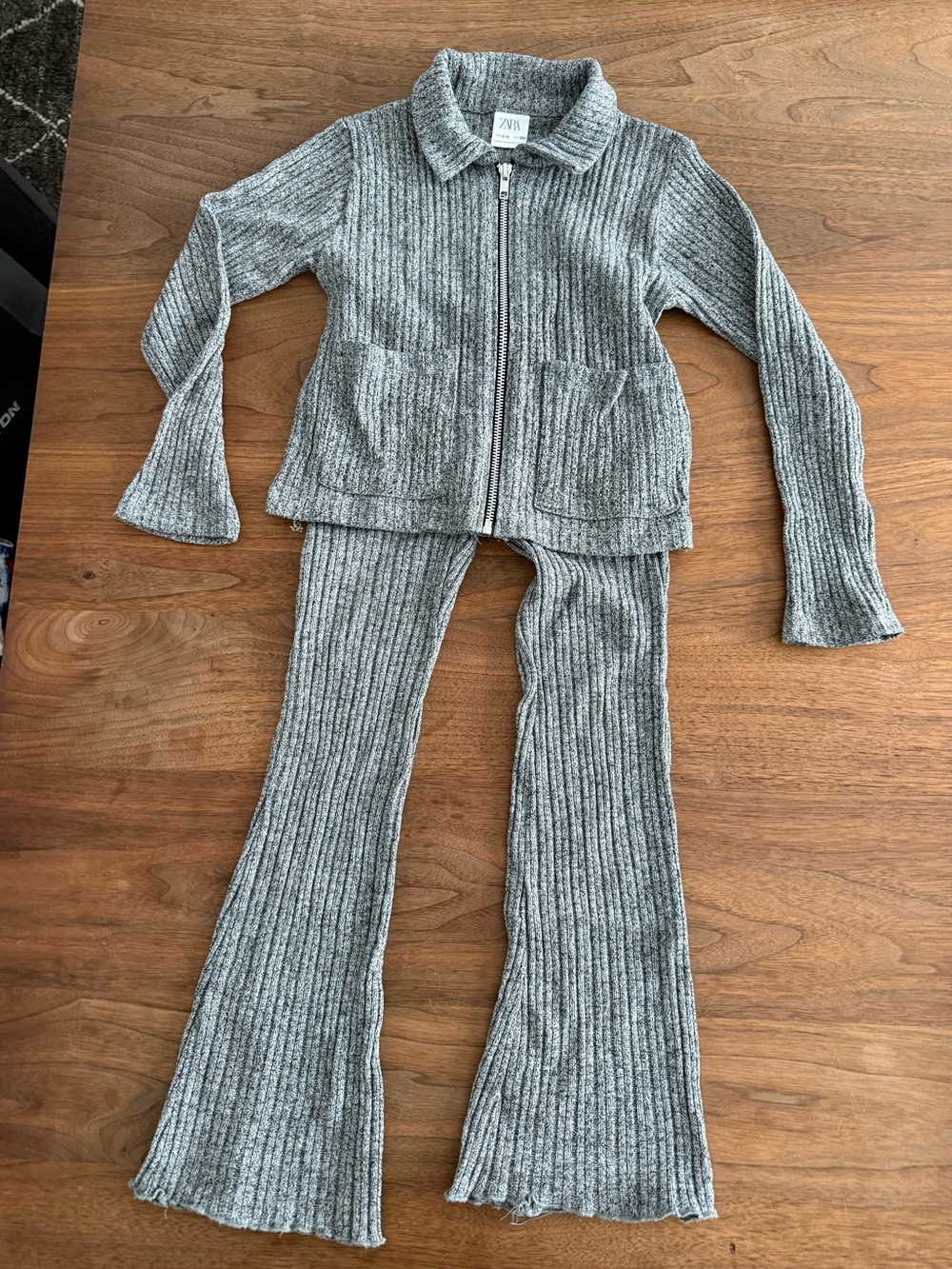Size 7 - Zara Kids Matching Set - Ribbed Gray Flared Leggings and Zip Up Jacket